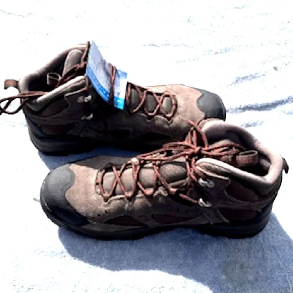 Size: 11 Mid Hiking & Outdoor Ankle Boots . Coremic Ridge Columbia . New in Box